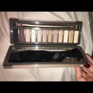 AUTHENTIC Naked 2 pallet
